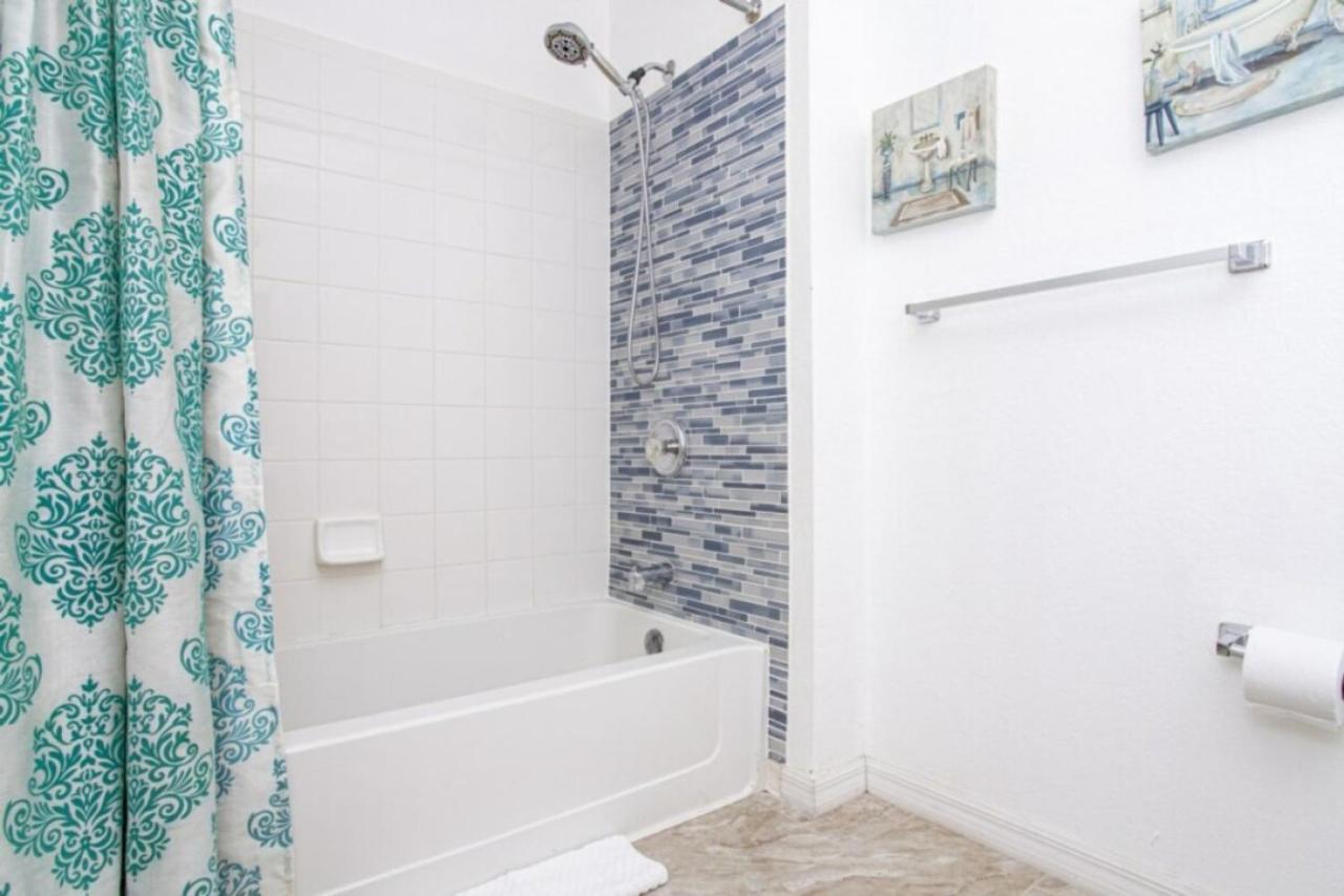 Charming 3-bedroom In Gated Community - Your Perfect Getaway! *