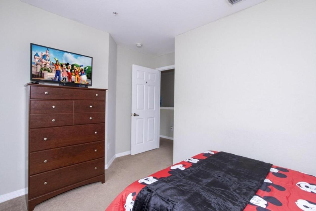 Charming 3-bedroom In Gated Community - Your Perfect Getaway! Kissimmee