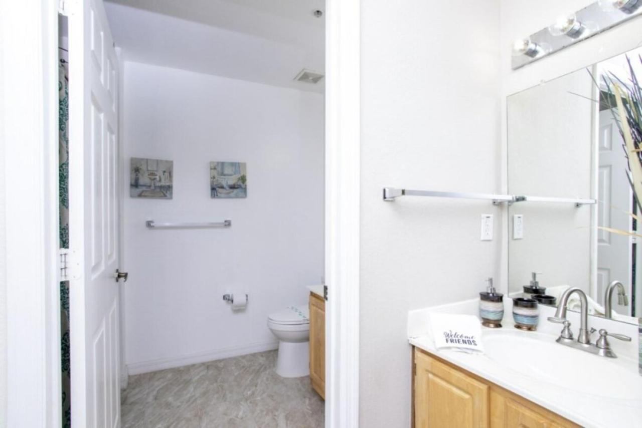 Charming 3-bedroom In Gated Community - Your Perfect Getaway! Kissimmee
